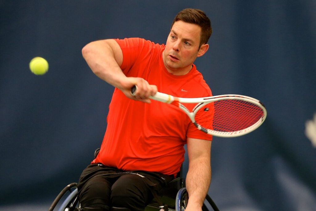 joueur de tennis en fauteuil roulant